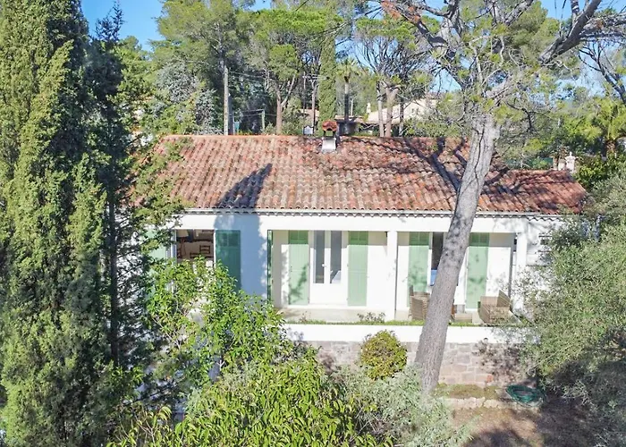 Vakantiehuis House 8 People Garden Close To The Sea St-raphael