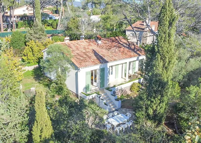 House 8 People Garden Close To The Sea St-raphael