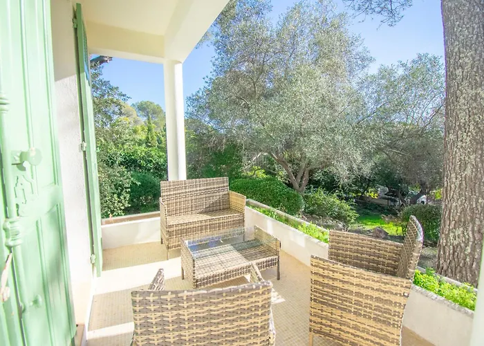 House 8 People Garden Close To The Sea St-raphael *