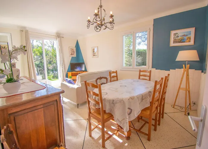 House 8 People Garden Close To The Sea St-raphael Saint-Raphaël