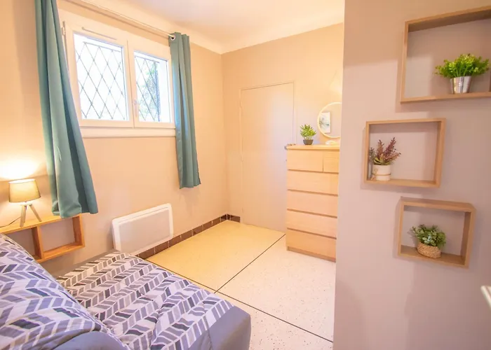 House 8 People Garden Close To The Sea St-raphael Vakantiehuis Saint-Raphaël