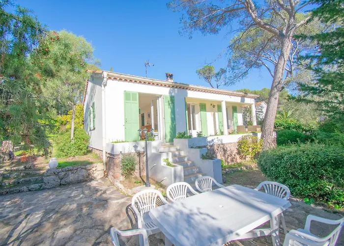 House 8 People Garden Close To The Sea St-raphael Vakantiehuis *