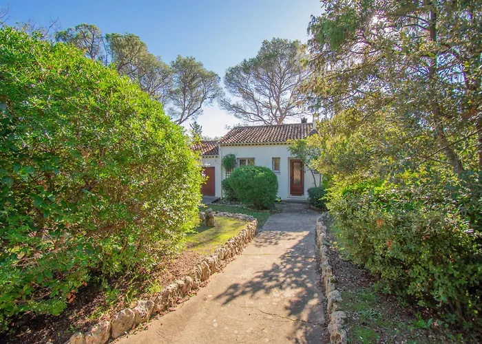 House 8 People Garden Close To The Sea St-raphael Vakantiehuis