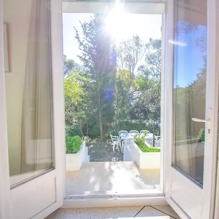 House 8 People Garden Close To The Sea St-raphael Saint-Raphaël