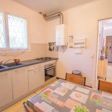 House 8 People Garden Close To The Sea St-raphael