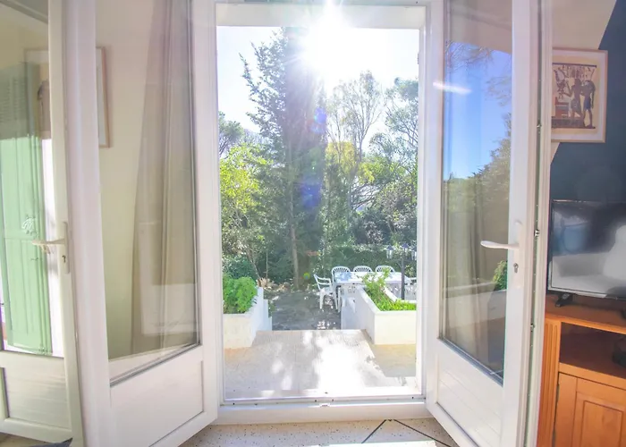 House 8 People Garden Close To The Sea St-raphael Saint-Raphaël