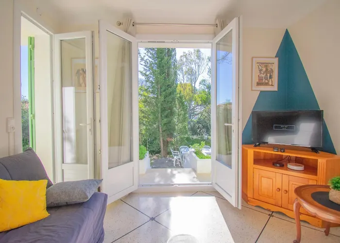 House 8 People Garden Close To The Sea St-raphael Saint-Raphaël