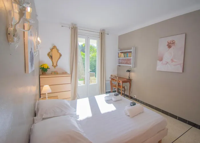 House 8 People Garden Close To The Sea St-raphael *