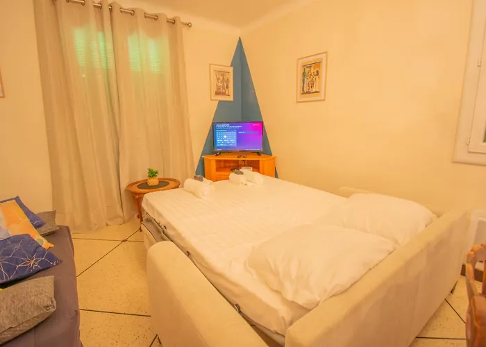 House 8 People Garden Close To The Sea St-raphael